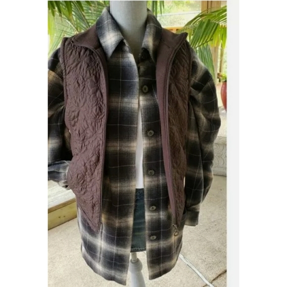 SOLD Lot of (4) Vests assorted size colors - Picture 8 of 9